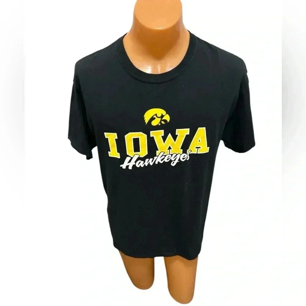Iowa Hawkeyes Short Sleeve Shirt Large Men's 100% Cotton Black w/ Yellow Graphic